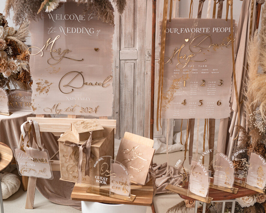 TABLE DECOR SIGNS Acrylic table decor Numbers Acrylic Arch Beige Ombre Dessert menu, Clear Acrylic gold Taupe Candy Bar Sign, Nude Gold Plexi Table Arch Menu, Luxury Beige Ombre Wedding Table Decor, Wedding Signage Golden mirror Dessert Menu