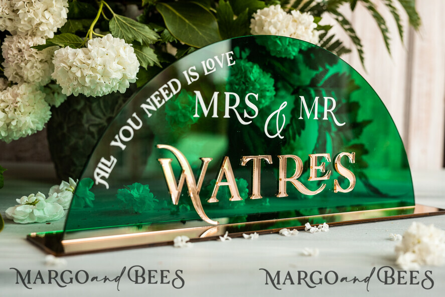 TABLE DECOR SIGNS Acrylic table decor Numbers Acrylic Arch Emerald Green Top Table Sign, Green Acrylic And Gold Top Table Sign, Gold Plexi Top Table Sign, Luxury Wedding Table Decor