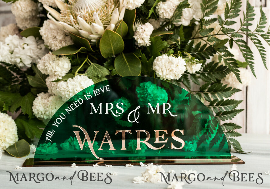 TABLE DECOR SIGNS Acrylic table decor Numbers Acrylic Arch Emerald Green Top Table Sign, Green Acrylic And Gold Top Table Sign, Gold Plexi Top Table Sign, Luxury Wedding Table Decor