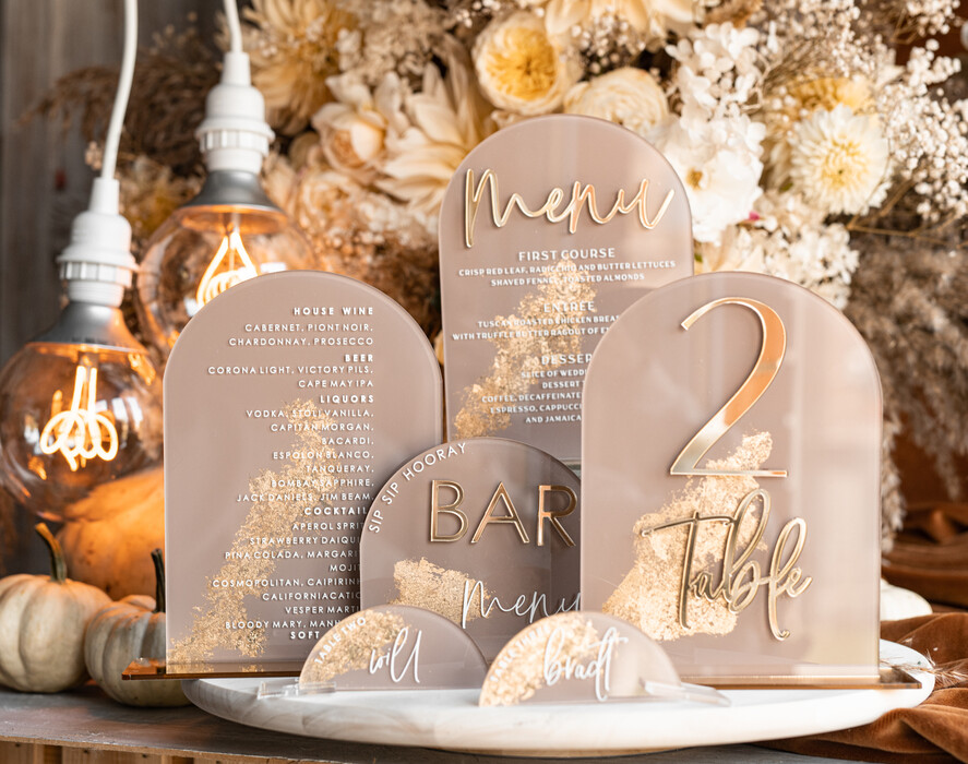 TISCHDEKORATIONSCHILDER   Acryl Tischdekoration Zahlen Acrylbogen Cappuccino Tischmenü, klare Acryl- und Goldschilder, Nude-Gold Plexi Tischnummern, tanfarbene Luxus-Hochzeitstischdekoration, erdige Hochzeitsbeschilderung goldene Spiegel Tischnummern