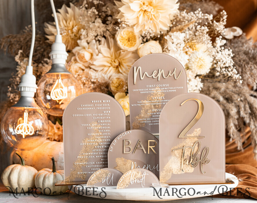 TISCHDEKORATIONSCHILDER   Acryl Tischdekoration Zahlen Acrylbogen Cappuccino Tischmenü, klare Acryl- und Goldschilder, Nude-Gold Plexi Tischnummern, tanfarbene Luxus-Hochzeitstischdekoration, erdige Hochzeitsbeschilderung goldene Spiegel Tischnummern