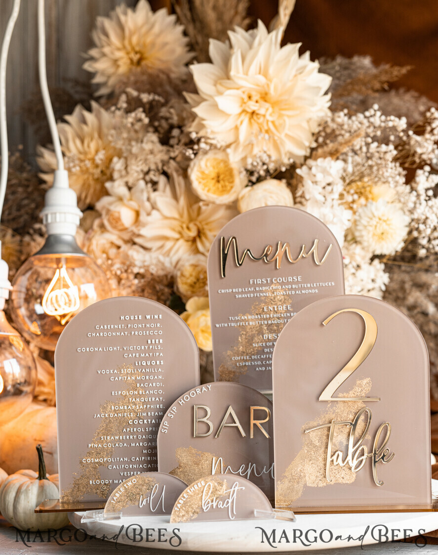 TISCHDEKORATIONSCHILDER   Acryl Tischdekoration Zahlen Acrylbogen Cappuccino Tischmenü, klare Acryl- und Goldschilder, Nude-Gold Plexi Tischnummern, tanfarbene Luxus-Hochzeitstischdekoration, erdige Hochzeitsbeschilderung goldene Spiegel Tischnummern