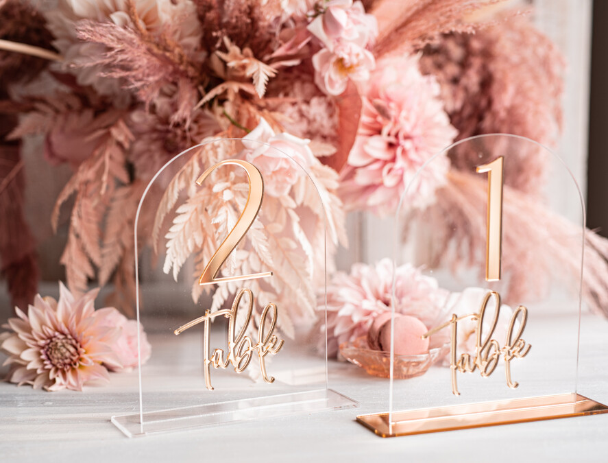 TABLE DECOR SIGNS Acrylic table decor Numbers Acrylic Arch Table Numbers, Clear Acrylic And Gold Sign, Gold Plexi Table Numbers, Luxury Wedding Table Decor, Wedding Signage Golden Mirror Table Numbers