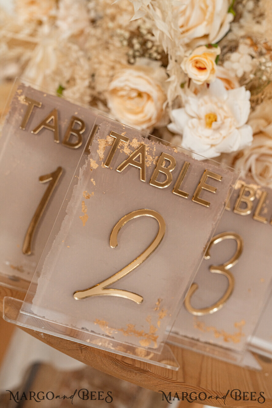 TISCHDEKORATIONSCHILDER   Acryl Tischdekoration Zahlen Acryl Ombre Beige Tischnummern, bemalte Plexi- und Goldtischnummern, Nude Taupe Gold Plexi Tischnummern, Tan Luxuriöse Hochzeits-Tischdekoration, Erdige Hochzeitsbeschilderung