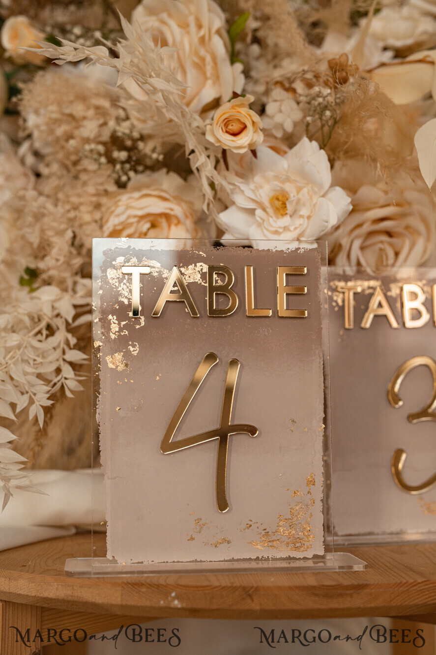 TISCHDEKORATIONSCHILDER   Acryl Tischdekoration Zahlen Acryl Ombre Beige Tischnummern, bemalte Plexi- und Goldtischnummern, Nude Taupe Gold Plexi Tischnummern, Tan Luxuriöse Hochzeits-Tischdekoration, Erdige Hochzeitsbeschilderung