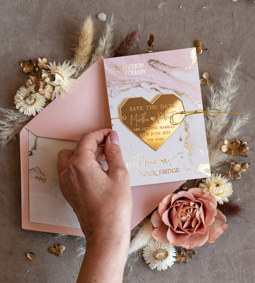 DATEN MERKEN Acrylgoldmagnete Personalisierte Blush Pink Save the Date Acryl Geometrisches Herz Magnet und Karte, Gold Blush Pink Herz Hochzeit Save The Dates Acrylmagnete, Save The Date Karten mit Herzmagnet.