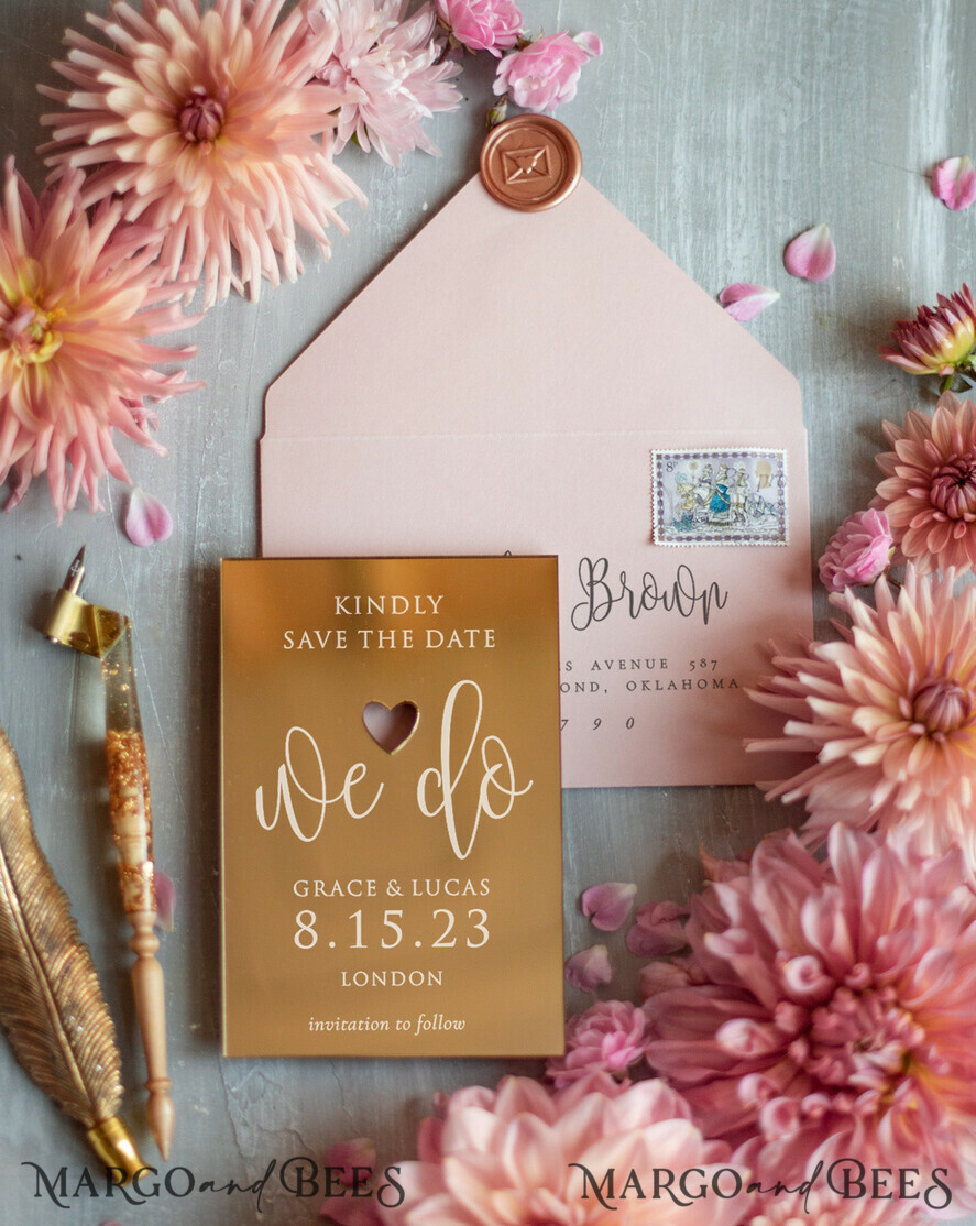 DATEN MERKEN Acrylgoldmagnete Luxus-Hochzeit Save the Date, Save the Date personalisierter goldener Spiegel, Plexiglas gold, rosa Umschlag