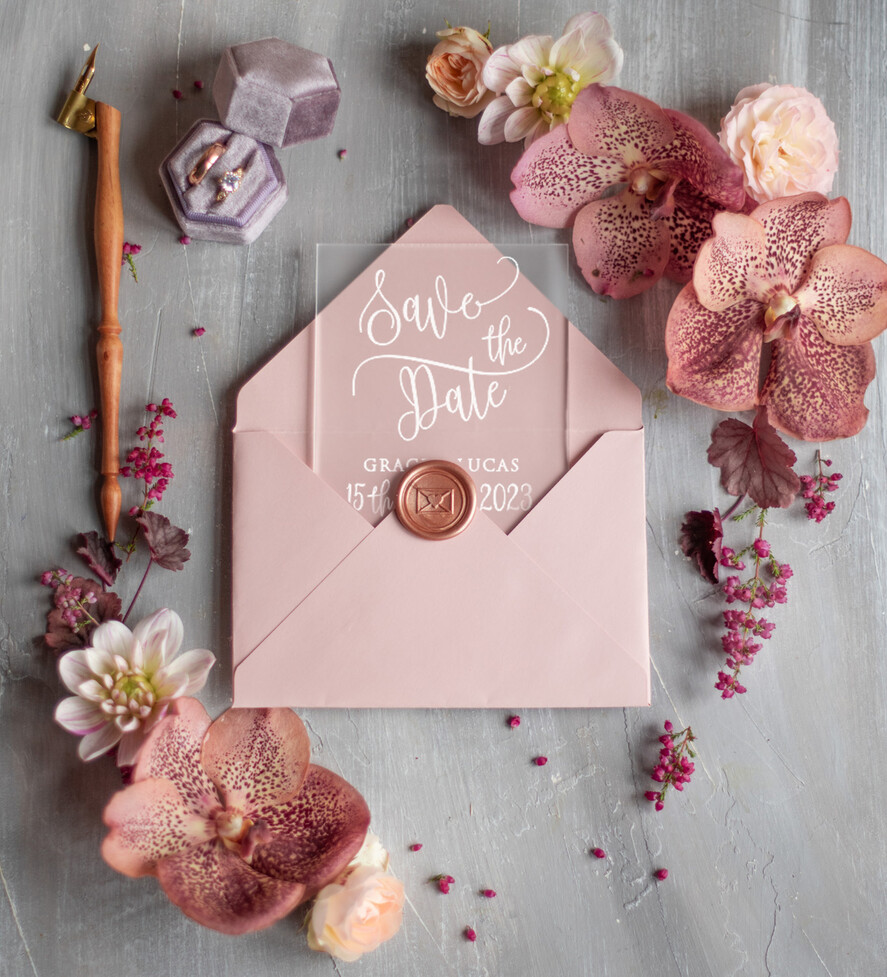 DATEN MERKEN Acrylgoldmagnete Datum merken personalisiert, luxuriöse Plexi-Satin, blush rosa Umschlag, Acryl-Satin, Hochzeit Save The Date Karte