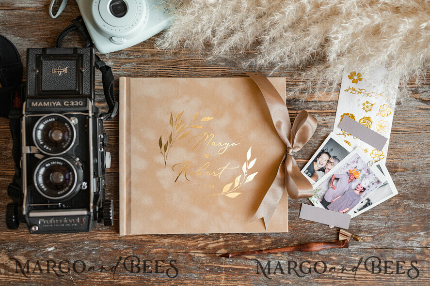 HOCHZEITS-GÄSTEBÜCHER Samtkissen Instax Gästebuch Nude Boho Instax Samt Hochzeitsgäste Buch Gold, Beige Sofort Hochzeitsgäste Buch, Polaroid Samt Gästebuch Taupe Golden Hochzeit
