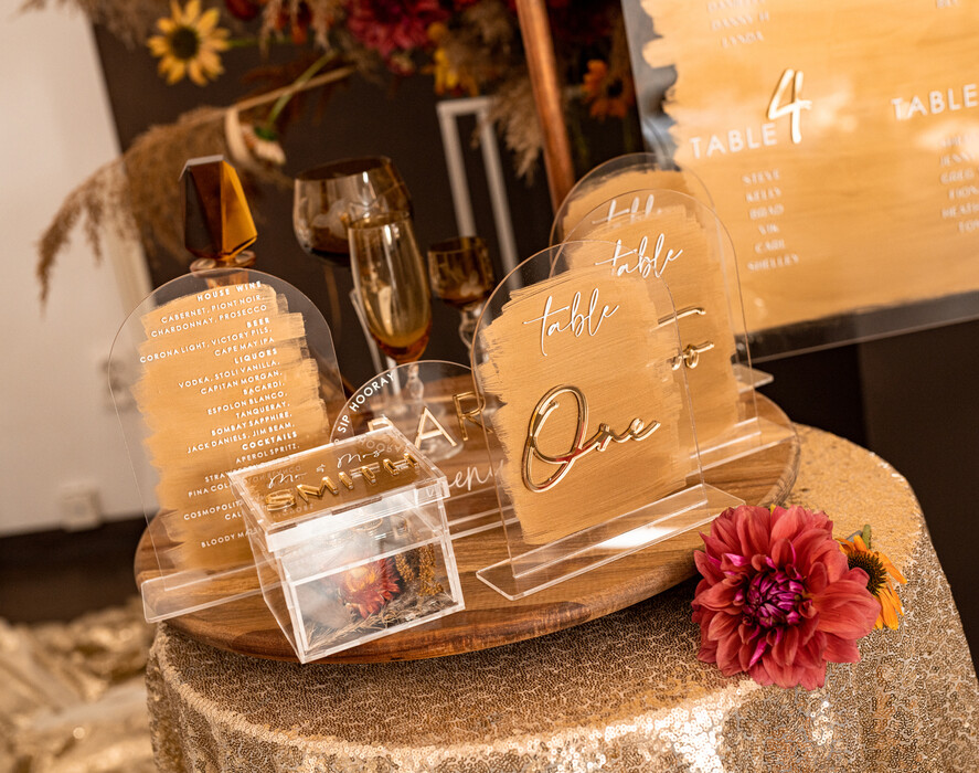 TABLE PLANS AND WEDDING WELCOME SIGNS plexi gold / velvet Luxury Clear and Gold Wedding Welcome Sign, Golden Wedding Decor, Personalised Wedding Sign, Wedding Board, Welcome Wedding Board 