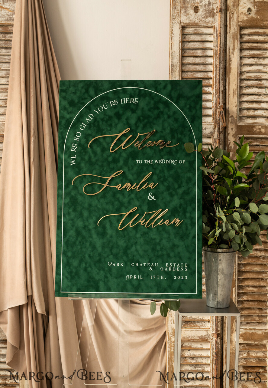 TABLE PLANS AND WEDDING WELCOME SIGNS plexi gold / velvet Luxury Velvet Green Wedding Welcome Sign, Golden Wedding Decor, Personalised Wedding Sign, Wedding Gift, Welcome Wedding Board, GV