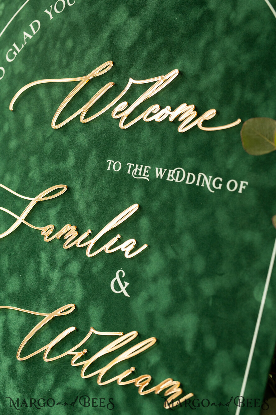 TABLE PLANS AND WEDDING WELCOME SIGNS plexi gold / velvet Luxury Velvet Green Wedding Welcome Sign, Golden Wedding Decor, Personalised Wedding Sign, Wedding Gift, Welcome Wedding Board, GV