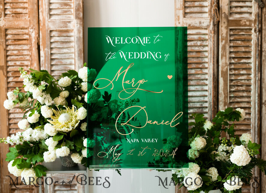 TABLE PLANS AND WEDDING WELCOME SIGNS plexi gold / velvet Luxury Green and Gold Wedding Welcome Sign, Emerald Green Acryl Wedding Decor, Personalised Wedding Sign, Wedding Board, Welcome Wedding Board 