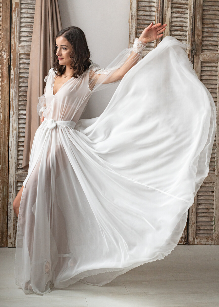 Silk Muslin Robe for Bride Long Lace Bridal robe for wedding with wide sleeves Silk Bride robe Long white robe muslin silk boudoir robe Dressing gown Bridesmaid gift