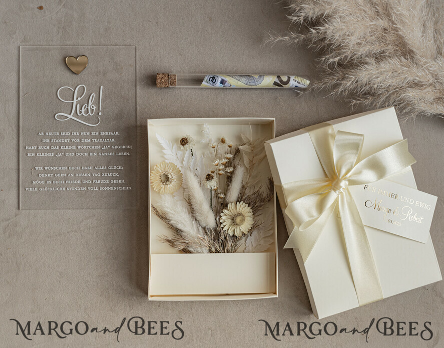 NEWLY WEDS COUPLE GIFTS Geldgeschenk zur Hochzeit  Geschenkschachtel für Geld Geldgeschenk zur Hochzeit mit Strauß aus Trockenblumen personalisiert