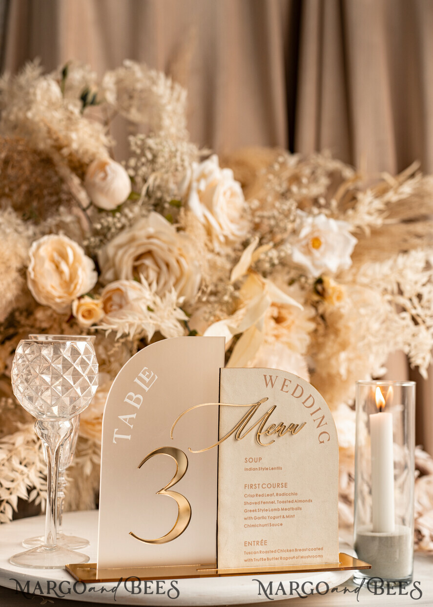 TISCHDEKORATIONSCHILDER   Samt Tischnummern und Dekoration Acrylbogen Tischnummer & Dinner-Menü-Kombination, gefrorenes Elfenbein-Acryl-Gold-Schild, goldene gefrostete Plexi-Velours-Tischnummern & Menü-Kombination, luxuriöse Hochzeits-Tischdekoration, Hochzeitsbeschilderung goldene Spiegeltischnummern & Menü