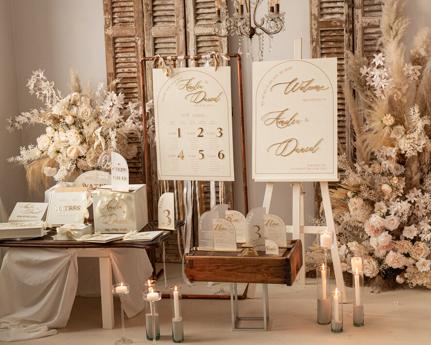 TISCHDEKORATIONSCHILDER   Samt Tischnummern und Dekoration Acrylbogen Tischnummer & Menü-Kombination, klare elfenbeinfarbene Acrylgold-Schild, goldene Plexi-Velour-Tischnummern & Menü-Kombination Luxus-Hochzeits-Tischdekor, Hochzeitsbeschilderung goldene Spiegel-Tischnummern & Menü