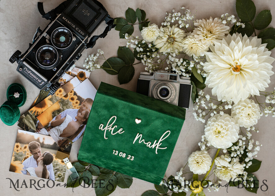 PHOTO ALBUM/ PHOTO BOX  Velvet Photo Box Photographer Box  Emerald Green Velvet Photo Box Photographer Wedding Memory Box, Greenery Custom Keepsake Box, Garden Photographer Gifts for Clients, Wedding Pictures packaging, Custom photography box