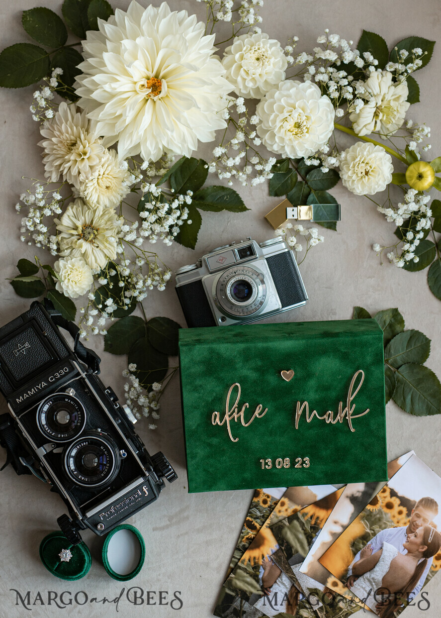 PHOTO ALBUM/ PHOTO BOX  Velvet Photo Box Photographer Box  Emerald Green Velvet Photo Box Photographer Wedding Memory Box, Greenery Custom Keepsake Box, Garden Photographer Gifts for Clients, Wedding Pictures packaging, Custom photography box