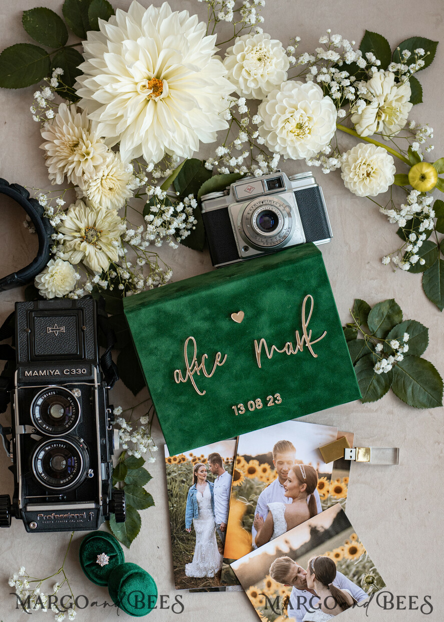 PHOTO ALBUM/ PHOTO BOX  Velvet Photo Box Photographer Box  Emerald Green Velvet Photo Box Photographer Wedding Memory Box, Greenery Custom Keepsake Box, Garden Photographer Gifts for Clients, Wedding Pictures packaging, Custom photography box