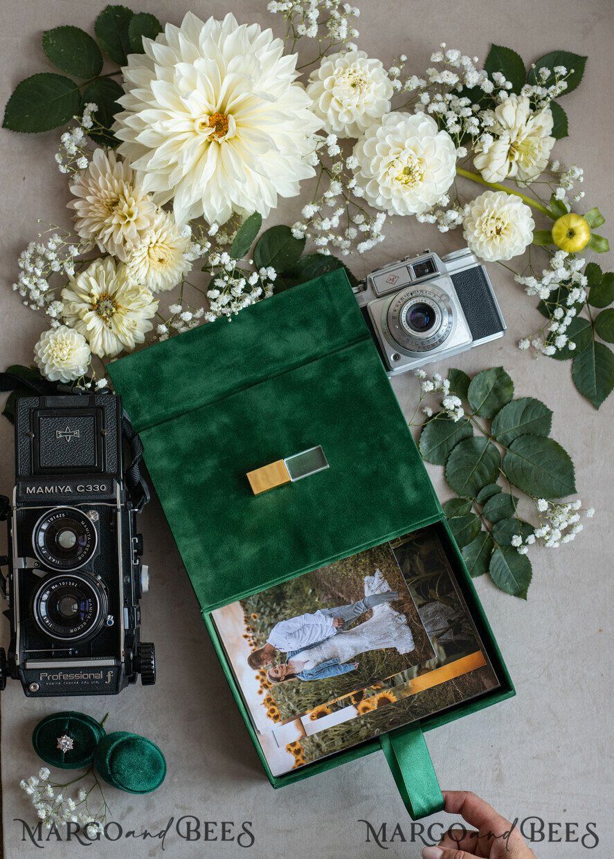 PHOTO ALBUM/ PHOTO BOX  Velvet Photo Box Photographer Box  Emerald Green Velvet Photo Box Photographer Wedding Memory Box, Greenery Custom Keepsake Box, Garden Photographer Gifts for Clients, Wedding Pictures packaging, Custom photography box