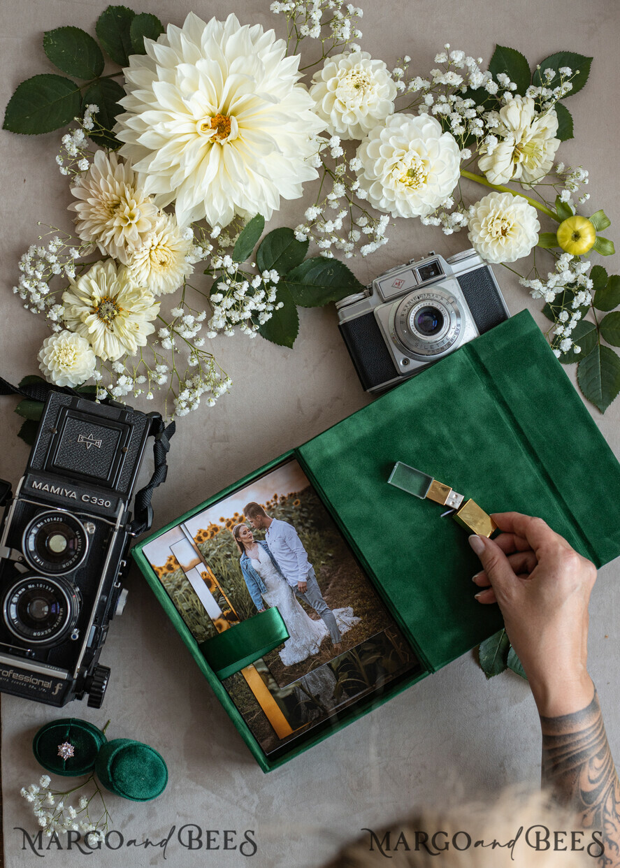 PHOTO ALBUM/ PHOTO BOX  Velvet Photo Box Photographer Box  Emerald Green Velvet Photo Box Photographer Wedding Memory Box, Greenery Custom Keepsake Box, Garden Photographer Gifts for Clients, Wedding Pictures packaging, Custom photography box