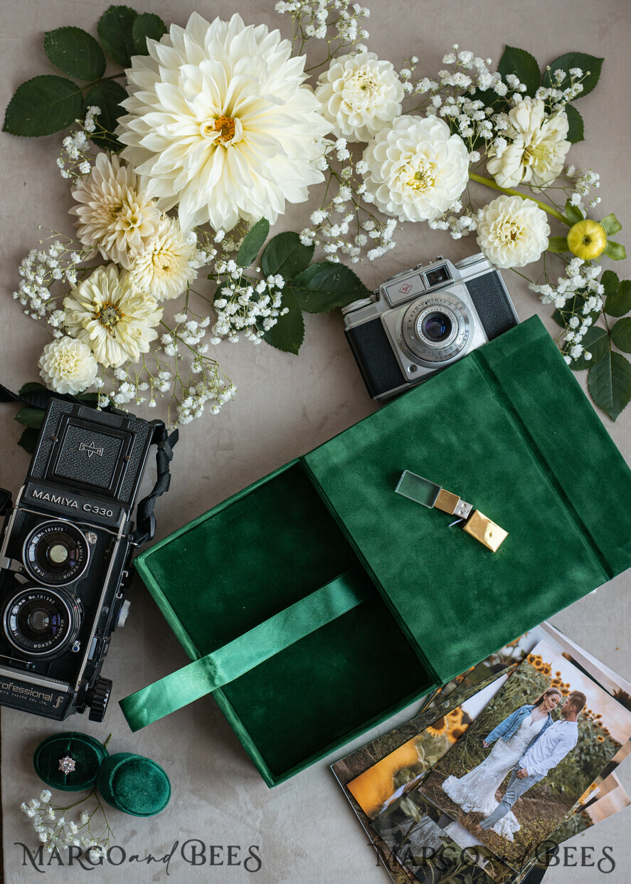 PHOTO ALBUM/ PHOTO BOX  Velvet Photo Box Photographer Box  Emerald Green Velvet Photo Box Photographer Wedding Memory Box, Greenery Custom Keepsake Box, Garden Photographer Gifts for Clients, Wedding Pictures packaging, Custom photography box
