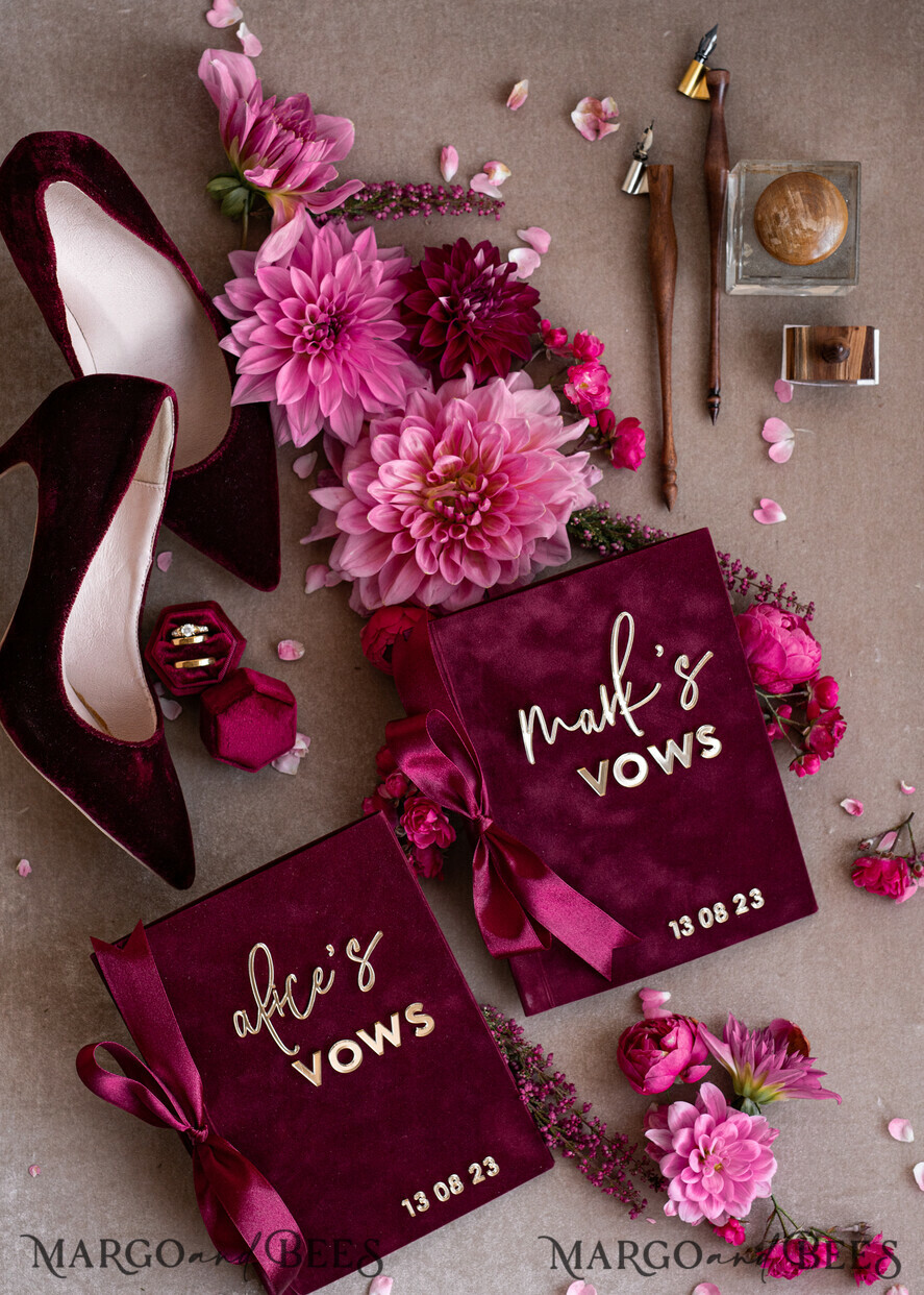 HOCHZEITS-GÄSTEBÜCHER Bundle Gustbooks & Vows Set Personalisierte Hochzeits-Maronne Gästebuch & maßgeschneiderte Hochzeitsburgunder Samt-Eheversprechen Set von zwei - Bundle Gold Gästebuch und Eheversprechen Bücher