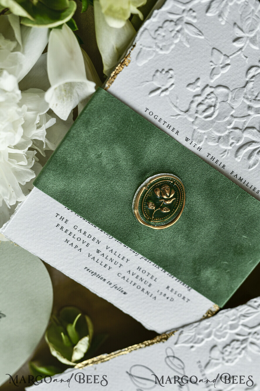 HOCHZEITS EINLADUNGEN geprägte Einladungen Maßgeschneiderte geprägte Blind Sagegrün Gold Hochzeitseinladung, Goldene Grünpflanzen geprägte Rosen Floral Hochzeitseinladung, Boho Ecru Garten geprägte Einladungssuite, Baumwollpapier Hochzeitseinladungssuite, Deckled Edge Einladungen, Zerrissene Kante Hochzeitseinladungen golden