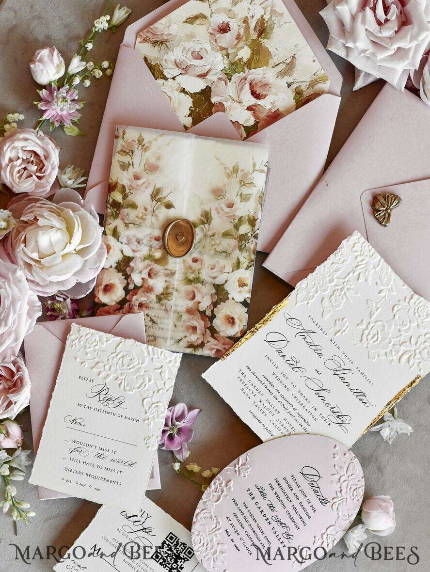 HOCHZEITS EINLADUNGEN geprägte Einladungen Rosafarbene Blumeneinladungen zur Hochzeit – Feine Kunsteinladungen mit Präge-Details, Blumeneinlagen für Umschläge