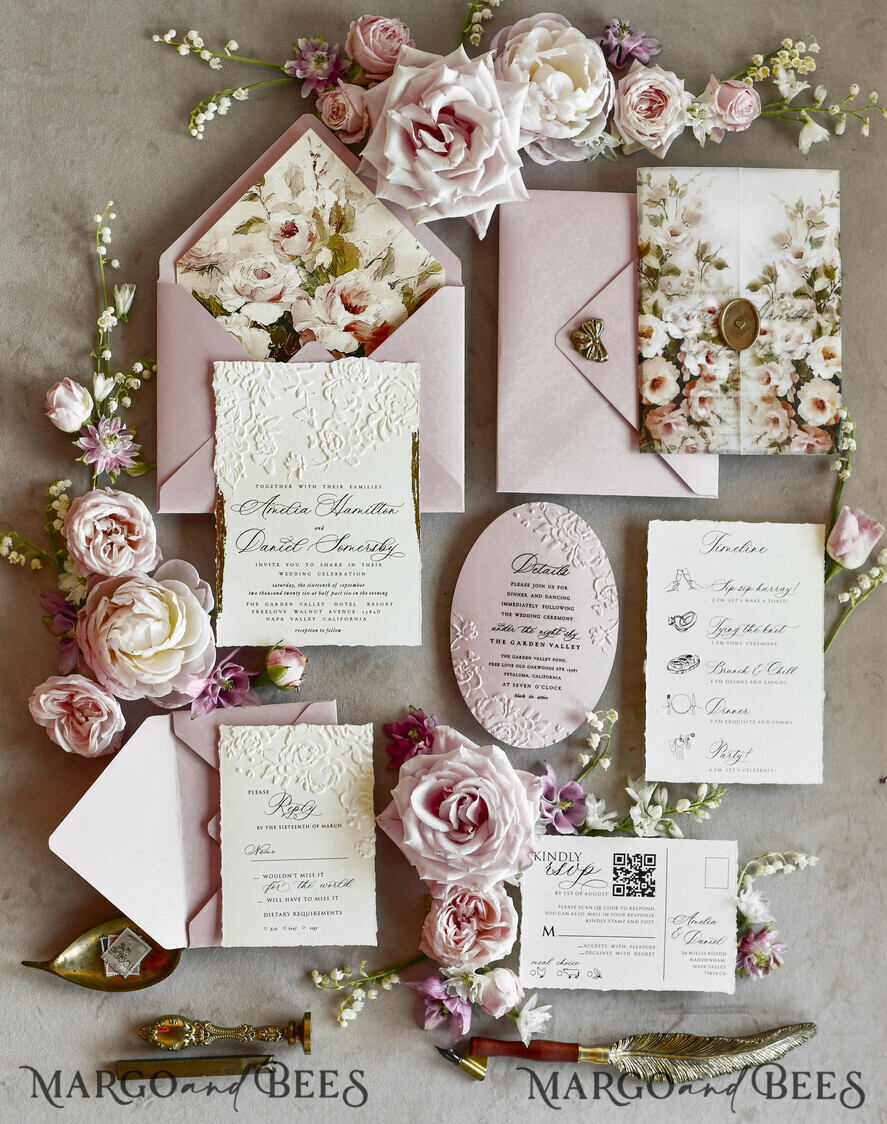 HOCHZEITS EINLADUNGEN geprägte Einladungen Rosafarbene Blumeneinladungen zur Hochzeit – Feine Kunsteinladungen mit Präge-Details, Blumeneinlagen für Umschläge