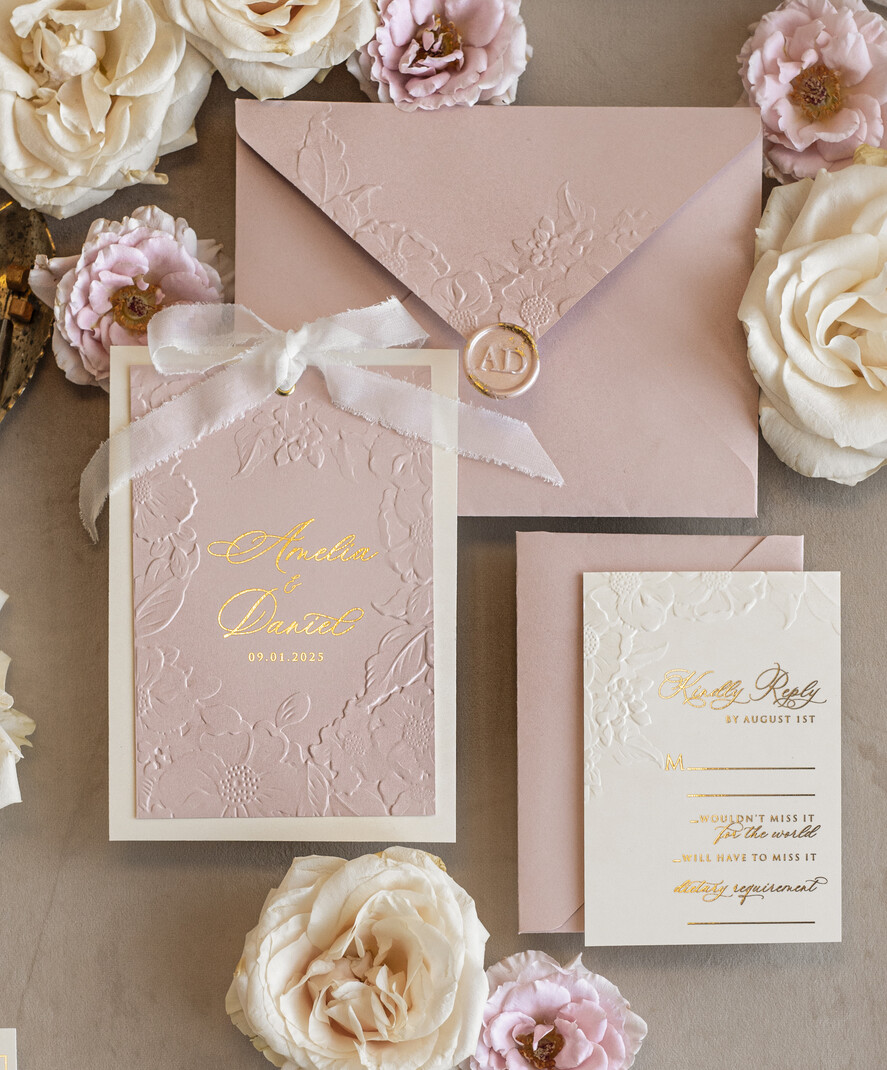 HOCHZEITS EINLADUNGEN geprägte Einladungen Feine Kunst geprägt Blind Elfenbein Gold Hochzeitseinladung mit zerrissenem Chiffonbogen und getrockneten Blumen, goldene Prägung florale Hochzeitseinladung, Boho Ecru geprägte Einladungssuite mit Spiegelherz