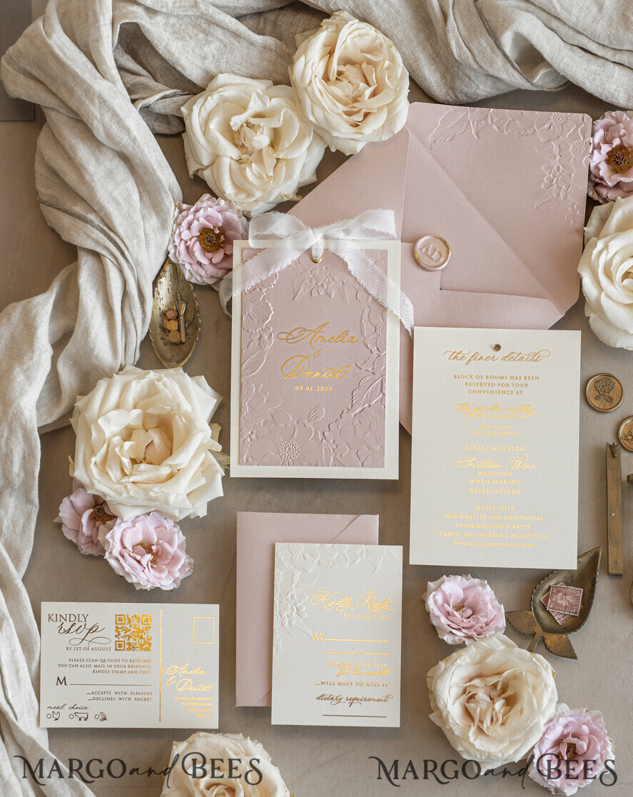 HOCHZEITS EINLADUNGEN geprägte Einladungen Feine Kunst geprägt Blind Elfenbein Gold Hochzeitseinladung mit zerrissenem Chiffonbogen und getrockneten Blumen, goldene Prägung florale Hochzeitseinladung, Boho Ecru geprägte Einladungssuite mit Spiegelherz