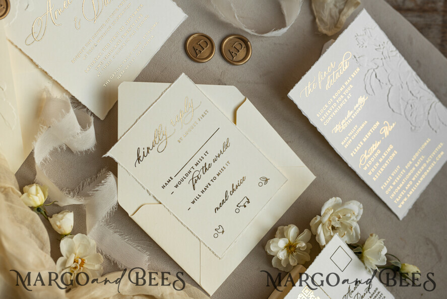 HOCHZEITS EINLADUNGEN geprägte Einladungen Fein Kunst Präge Elfenbein Gold Hochzeits Einladung mit getrockneten Blumen und zerrissenem Chiffonband, Goldene Präge Rosen Florale Hochzeits Einladung.