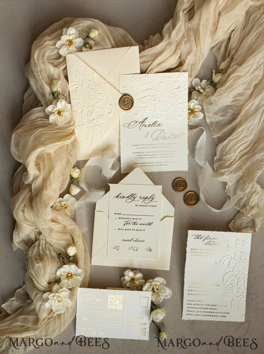 HOCHZEITS EINLADUNGEN geprägte Einladungen Fein Kunst Präge Elfenbein Gold Hochzeits Einladung mit getrockneten Blumen und zerrissenem Chiffonband, Goldene Präge Rosen Florale Hochzeits Einladung.
