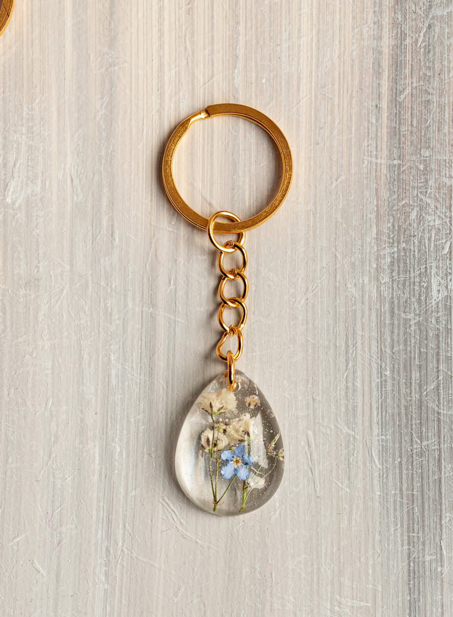 WEDDING FAVORS Resin Custom Resin Keychain Wedding Favors For Guests in bulk Custom Resin forget me not and baby breath flower Keychain, Golden personalised Thank you gifts Teardrop Keychain with Gold-Plated Stainless Steel Hardware