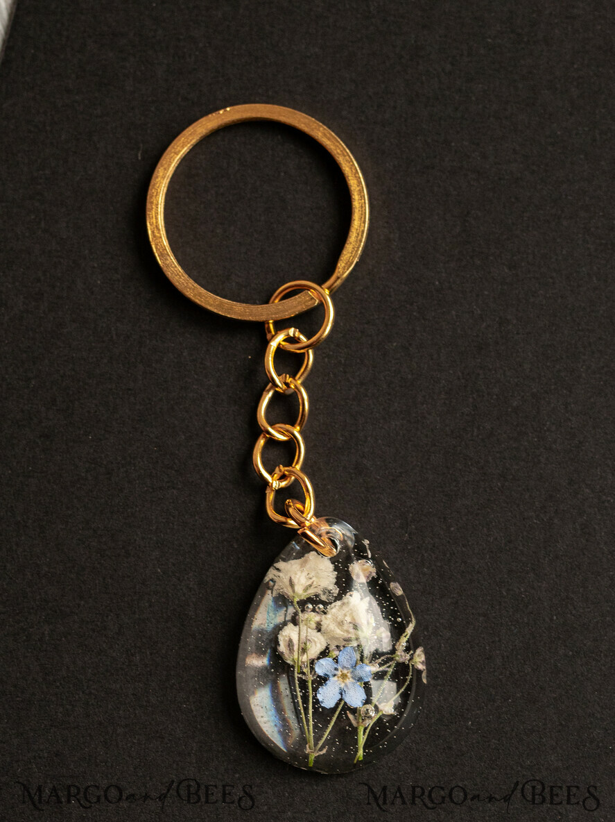 WEDDING FAVORS Resin Custom Resin Keychain Wedding Favors For Guests in bulk Custom Resin forget me not and baby breath flower Keychain, Golden personalised Thank you gifts Teardrop Keychain with Gold-Plated Stainless Steel Hardware