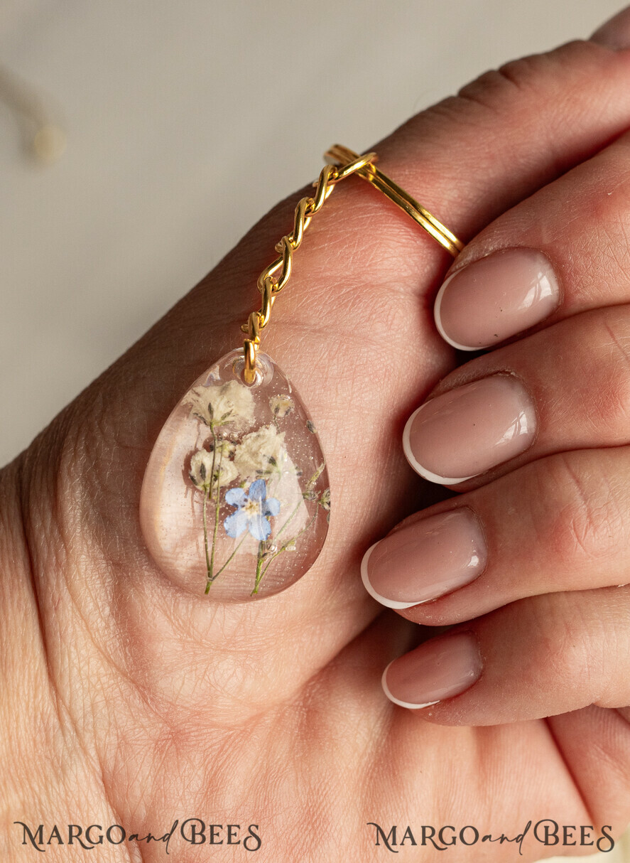 WEDDING FAVORS Resin Custom Resin Keychain Wedding Favors For Guests in bulk Custom Resin forget me not and baby breath flower Keychain, Golden personalised Thank you gifts Teardrop Keychain with Gold-Plated Stainless Steel Hardware