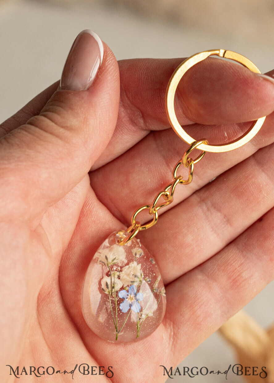 WEDDING FAVORS Resin Custom Resin Keychain Wedding Favors For Guests in bulk Custom Resin forget me not and baby breath flower Keychain, Golden personalised Thank you gifts Teardrop Keychain with Gold-Plated Stainless Steel Hardware