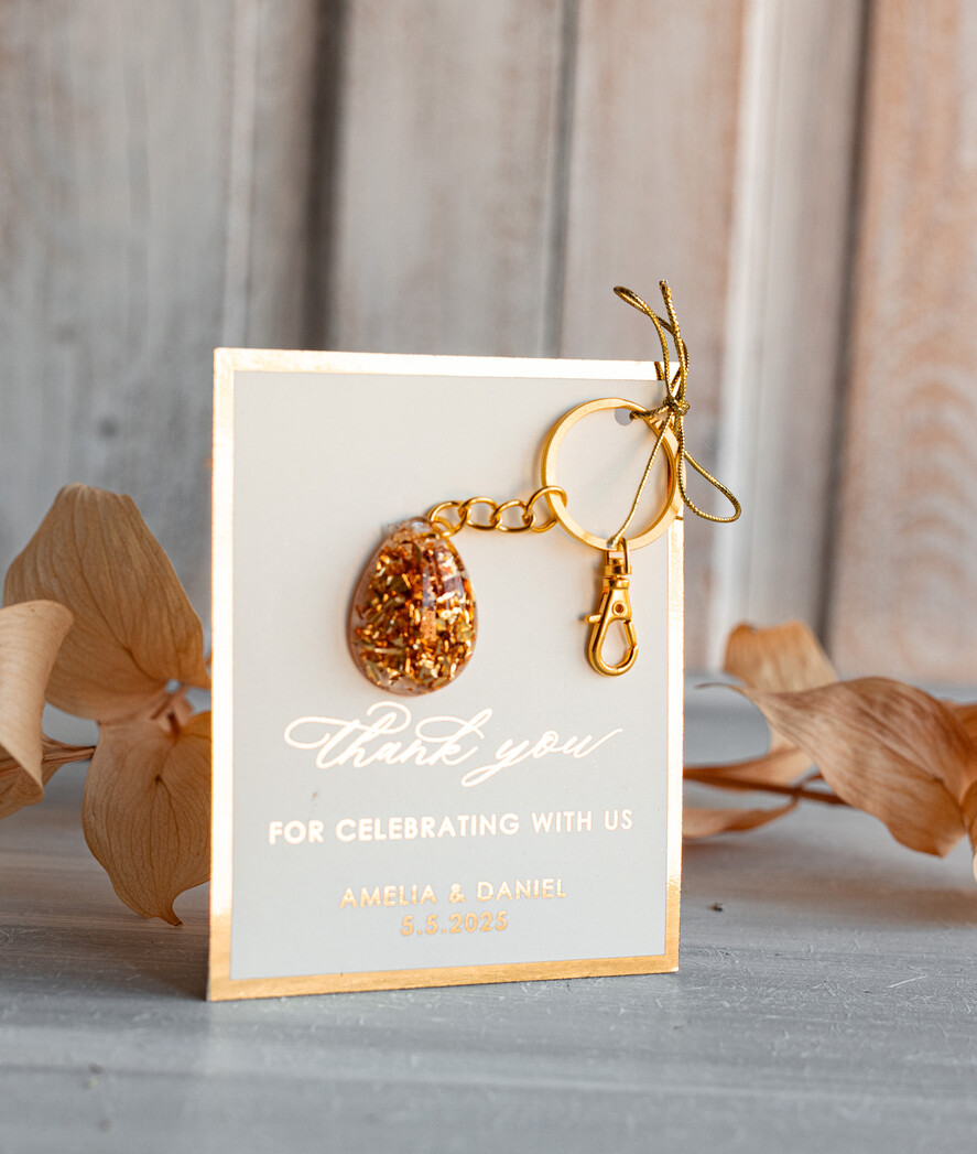 WEDDING FAVORS Resin Custom Resin Keychain Wedding Favors For Guests in bulk Custom Resin glamour golden Keychain, Golden personalised Thank you gifts Teardrop Keychain with Gold-Plated Stainless Steel Hardware