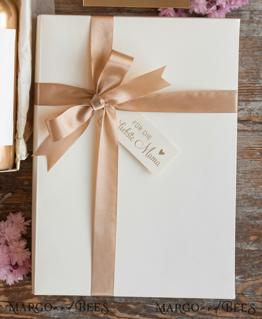 Geschenke zum Muttertag Geschenkset Entspannung Geschenkidee zum Muttertag: Goldenes Schnapsglas & Flaschenetikett – Geschenkset für Mama mit Glückwünschen