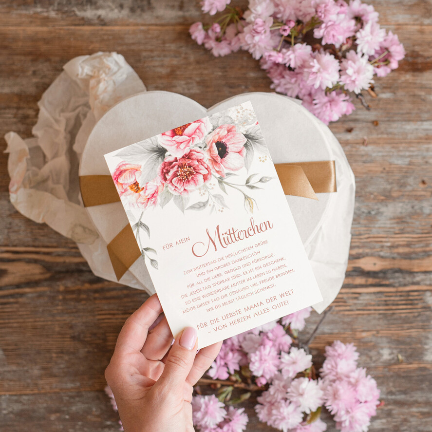 Geschenke zum Muttertag Muttertagsbox in Herzform Geschenkbox Herz für Mama mit Tasse, Kaffee, Tee, Schokolade, Rose & Grußkarte – stilvolles Muttertagsgeschenk, fertig verpackt und liebevoll gestaltet