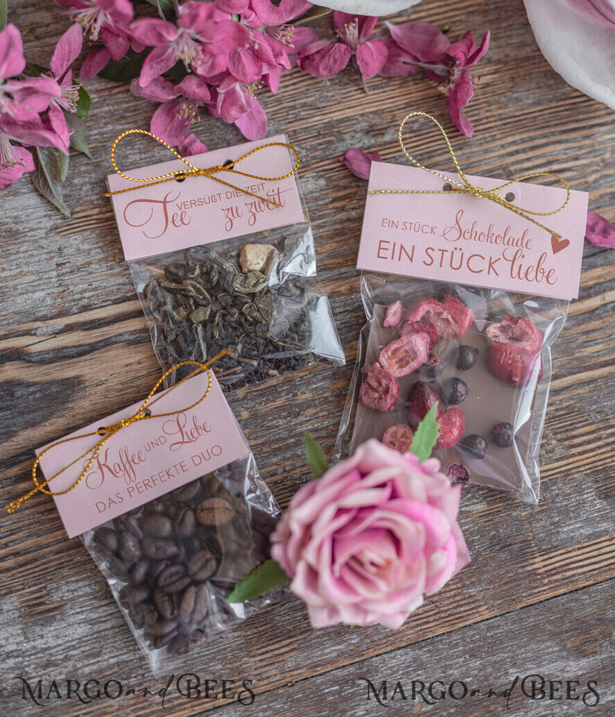 Geschenke zum Muttertag Muttertagsbox in Herzform Geschenkbox Herz für Mama mit Tasse, Kaffee, Tee, Schokolade, Rose & Grußkarte – stilvolles Muttertagsgeschenk, fertig verpackt und liebevoll gestaltet
