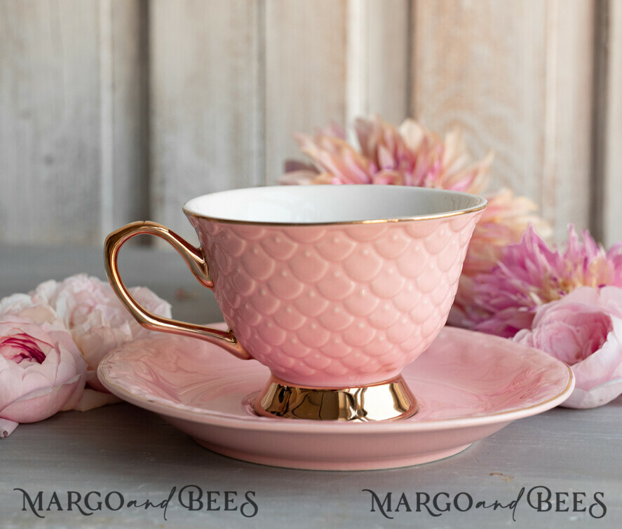 Geschenke zum Muttertag Muttertagsbox in Herzform Geschenkbox Herz für Mama mit Tasse, Kaffee, Tee, Schokolade, Rose & Grußkarte – stilvolles Muttertagsgeschenk, fertig verpackt und liebevoll gestaltet
