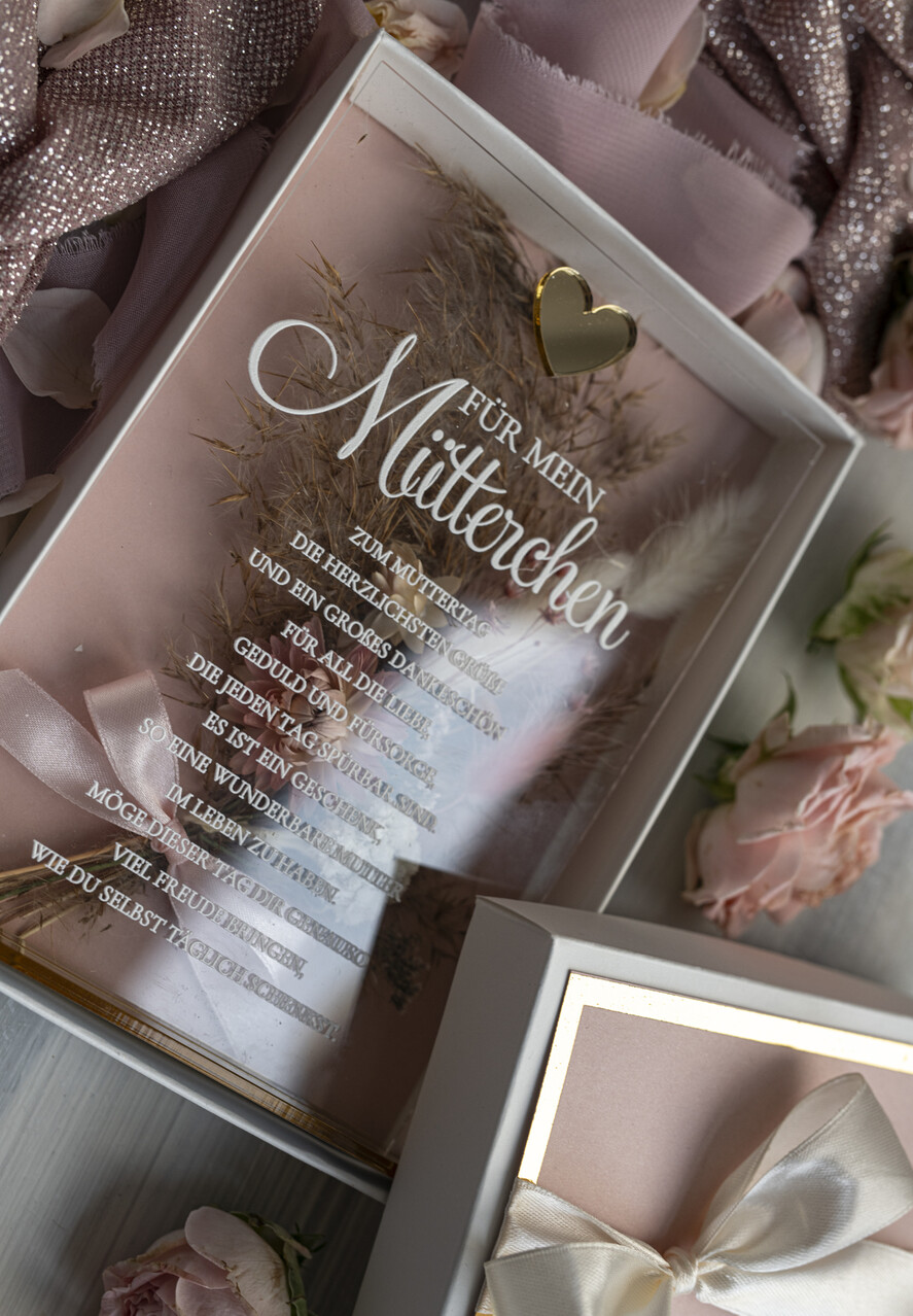 Geschenke zum Muttertag Grußkarten für Mama Statuette mit Widmung für Mama – Geschenk in eleganter Box mit Trockenblumen & HerzGeschenk zum Muttertag  Geschenkidee zum Muttertag