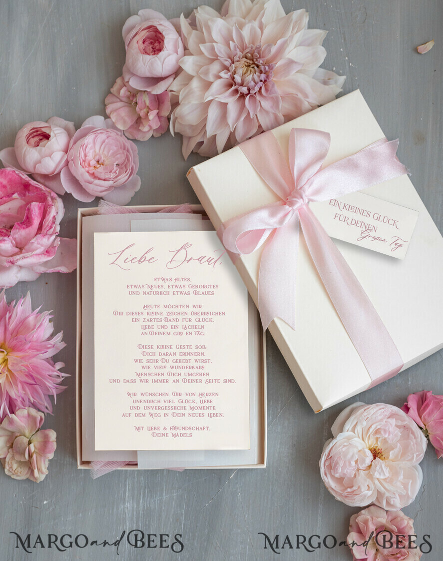 BRIDE bolero, robes, garter Geschenkidee für die Braut Strumpfband Rosa Strumpfband mit den Initialen des Brautpaares und dem Hochzeitsdatum  in Geschenkbox – Überraschung vom Junggesellinnenabschied