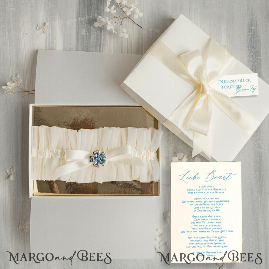 BRIDE bolero, robes, garter Geschenkidee für die Braut Strumpfband Elegantes Strumpfband für die Braut – Geschenkbox mit „Etwas Blauem“ und Grußkarte