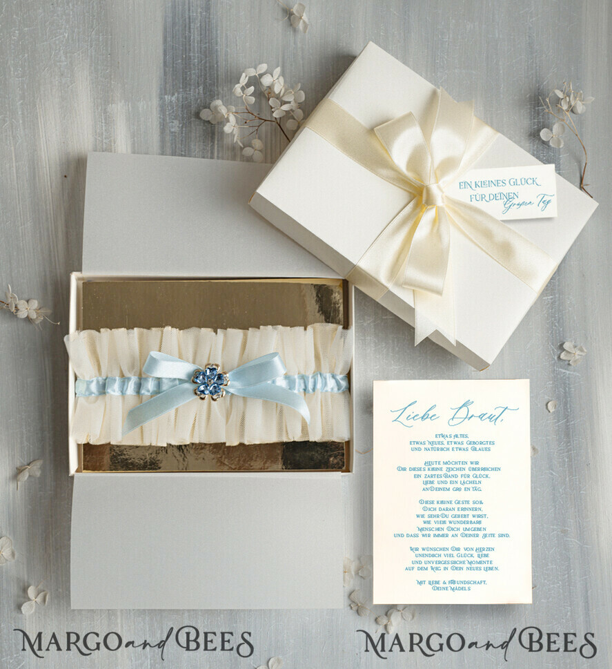 BRIDE bolero, robes, garter Geschenkidee für die Braut Strumpfband Elegantes Strumpfband für die Braut – Geschenkbox mit „Etwas Blauem“ und Grußkarte