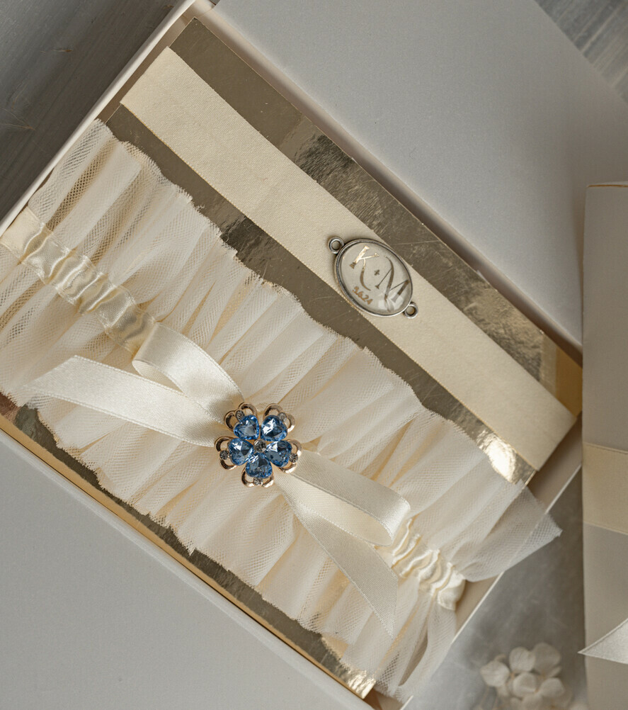 BRIDE bolero, robes, garter Geschenkidee für die Braut Strumpfband Doppeltes Strumpfband-Set für die Braut – edel & romantisch in Geschenkbox mit Gedicht – perfektes Geschenk zur Hochzeit