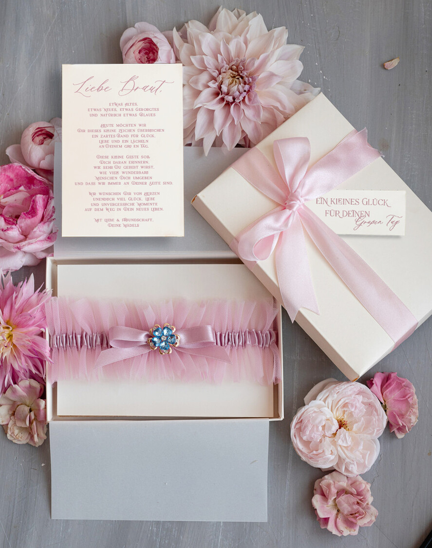 BRIDE bolero, robes, garter Geschenkidee für die Braut Strumpfband Tüll-Strumpfband in Geschenkbox – Überraschung vom Junggesellinnenabschied
